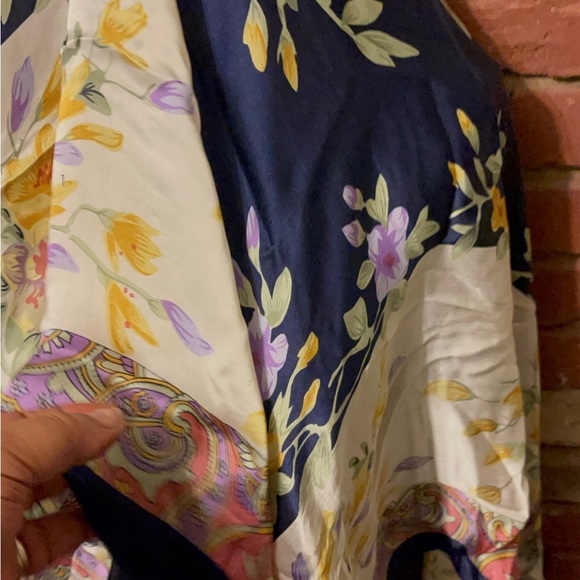 š„Vintage š„large š„floral print silkš„ scarf . - Picture 7 of 8